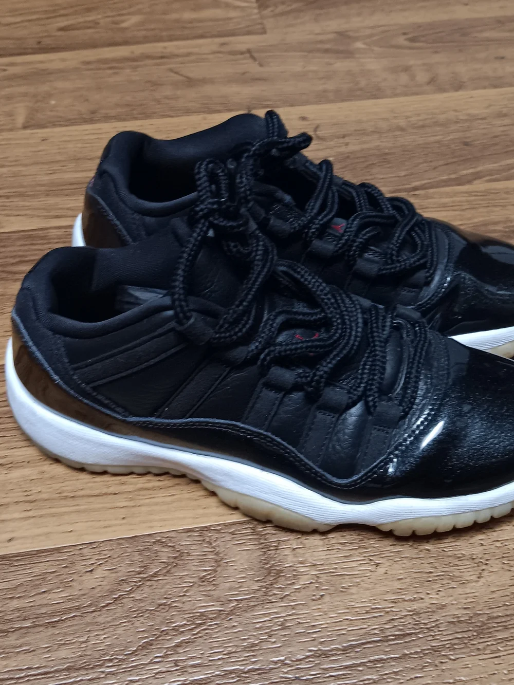 NIKE AIR JORDAN  11 XI Retro Low  72-10 Black Gym Red  528896 001 Sneakers SZ 6Y